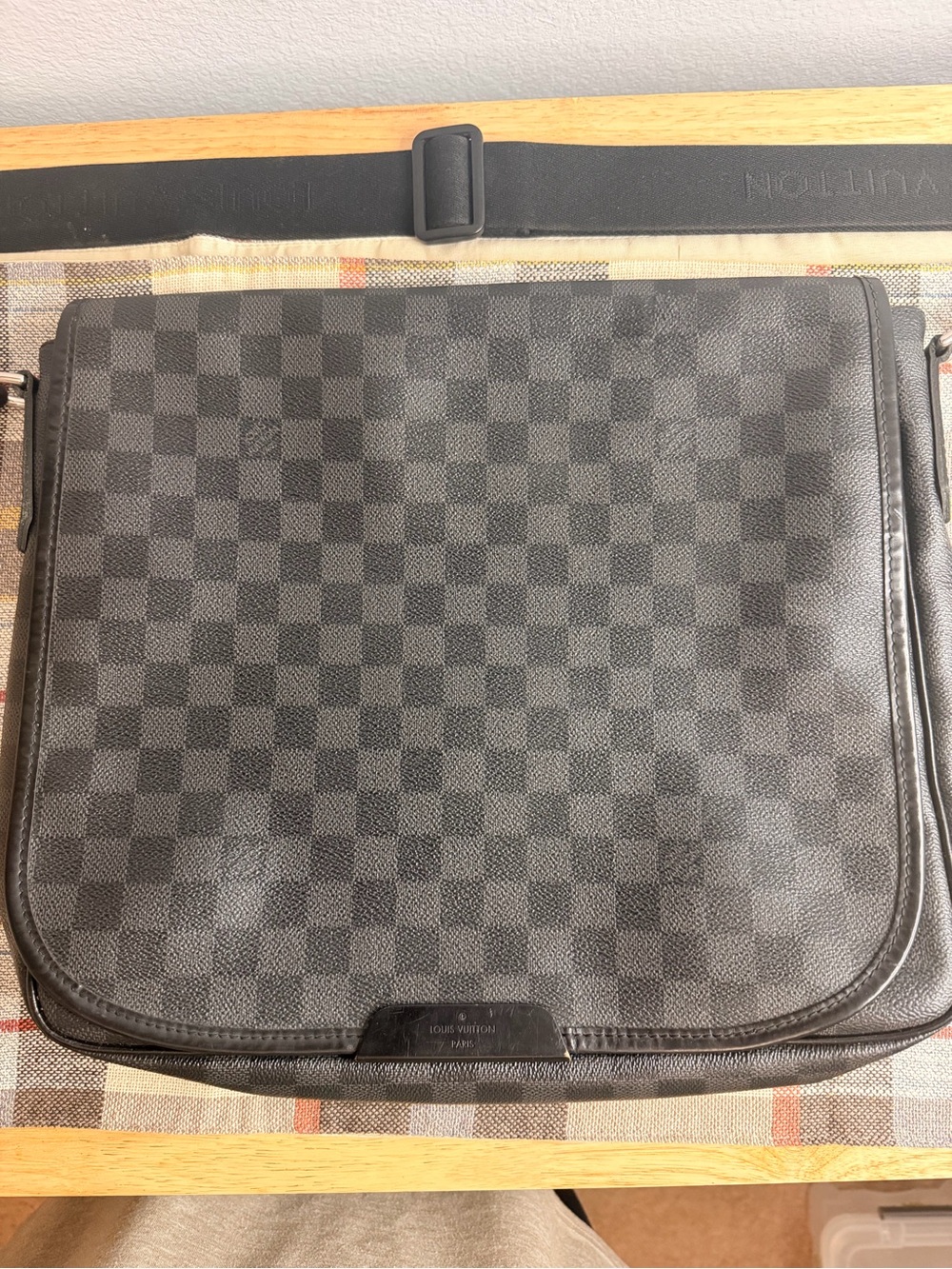 Louis Vuitton Damier Graphite Daniel Messenger Bag - Black/Gray SP0142